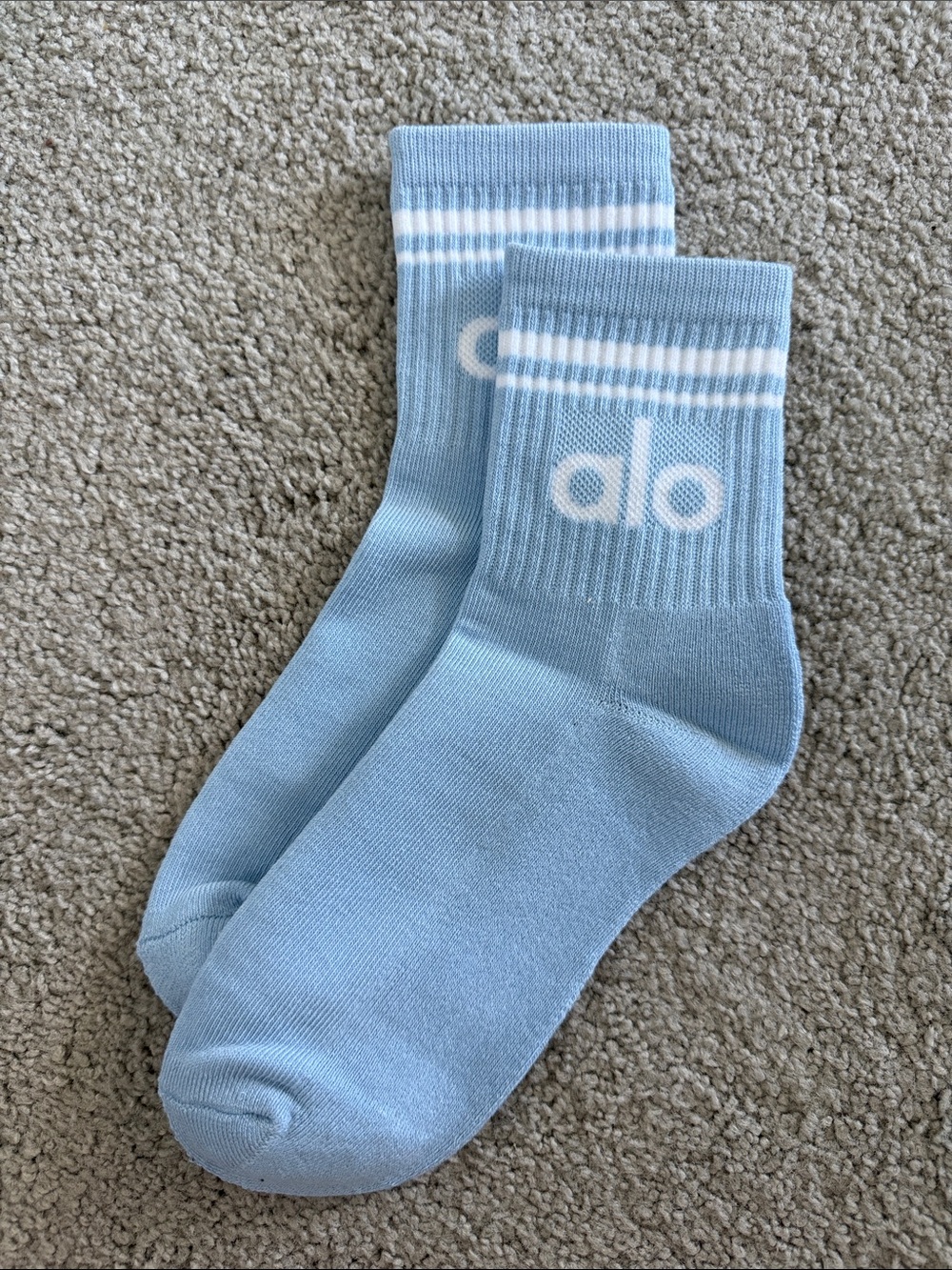 ALO Unisex Half-Crew Throwback Sock in light blue